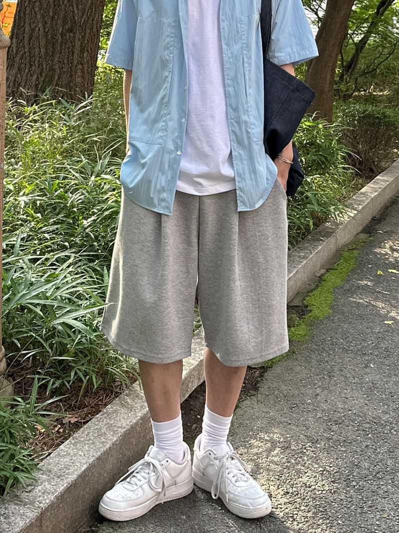 Lur One tuck Bermuda pants