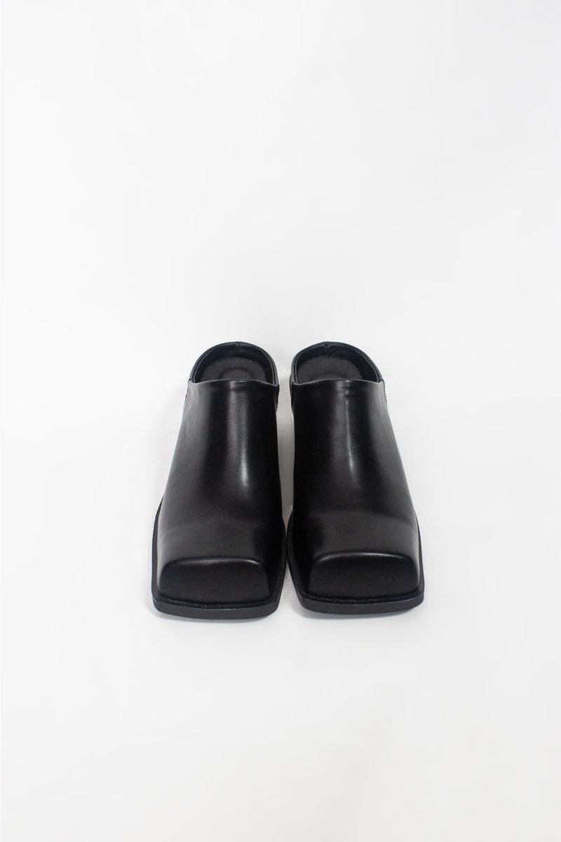 yee（ワイイイ）の「スクエアプラットミュール (2 color)（シューズ）」