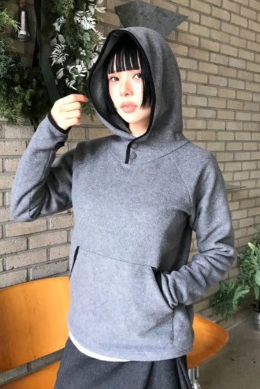 FLEECE FINGER-HOLE HOOD TOP