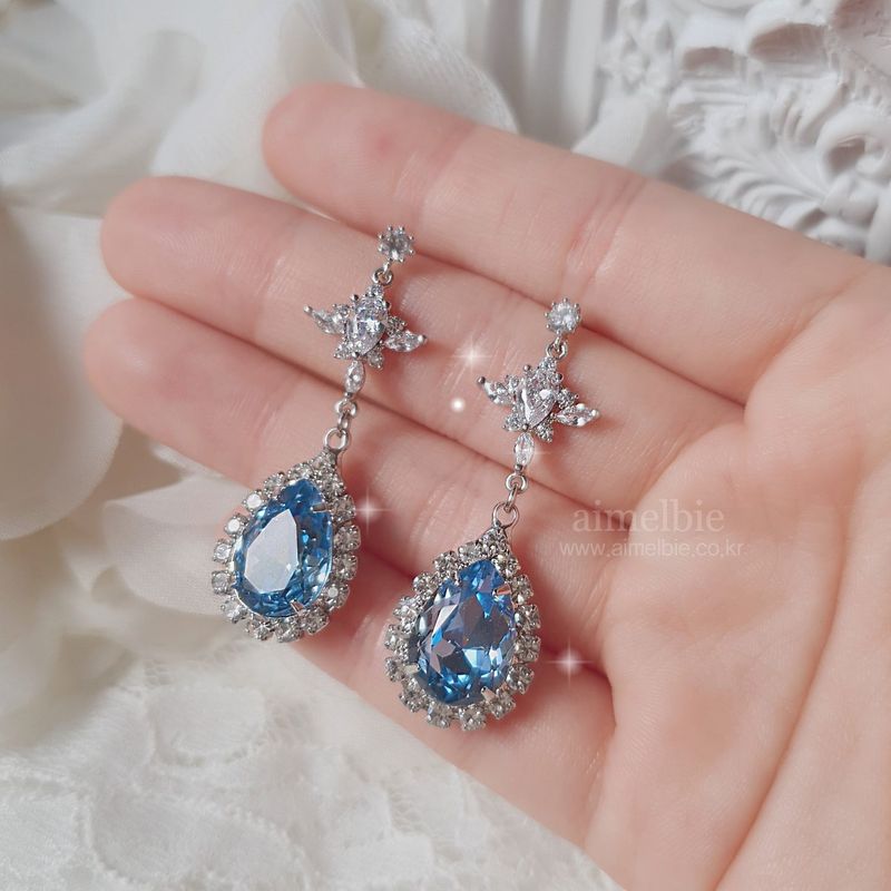 Romantic Queen Earring - Light Sapphire