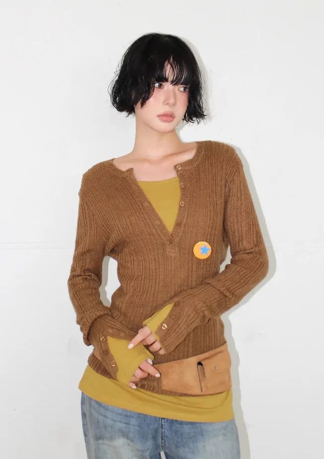 AAKE（アケ）の「HENLEY BUTTON SLIM KNIT（Tops）」