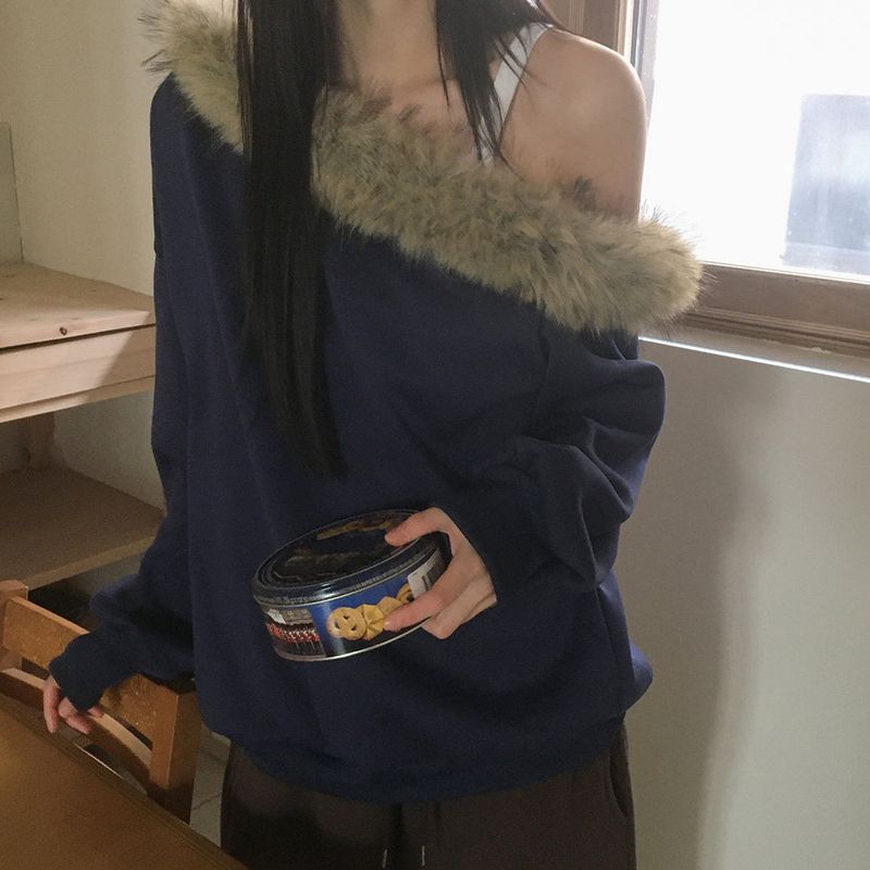 WONDER WONDER(ワンダーワンダー)の「Perrin Fur One Off-Shoulder Sweatshirt(Tops)」