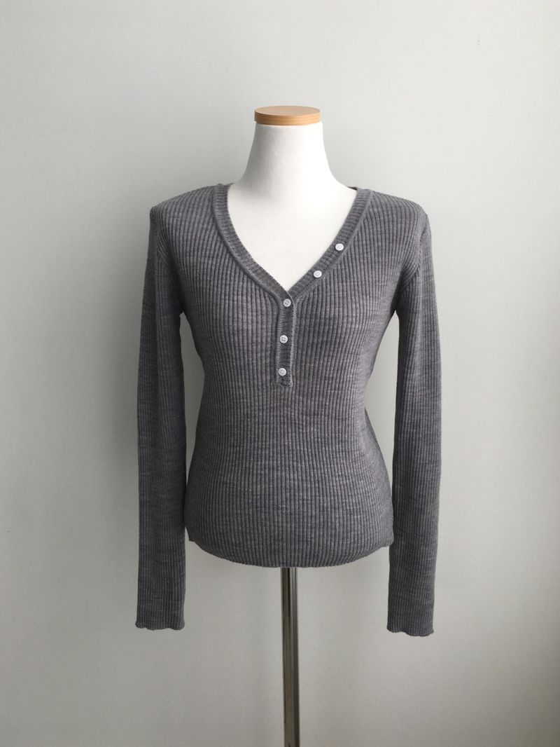 Usual v button knit