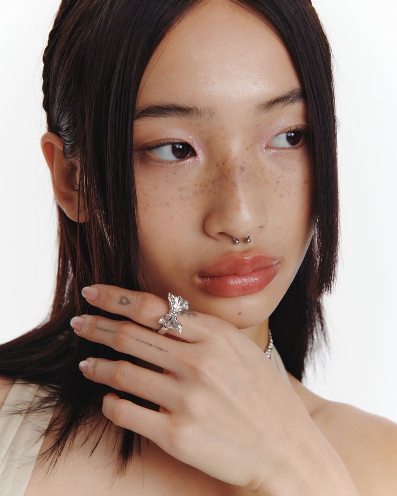 Ribbon ruffle silver ring