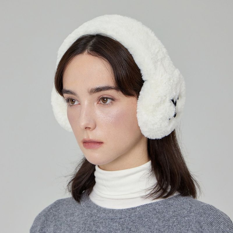 VARZAR(バザール)の「VA Curved Logo Fur Earmuff / Cream(Fashion Accessories)」
