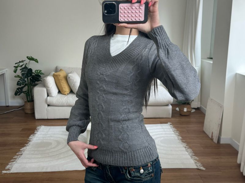 cable v neck knit