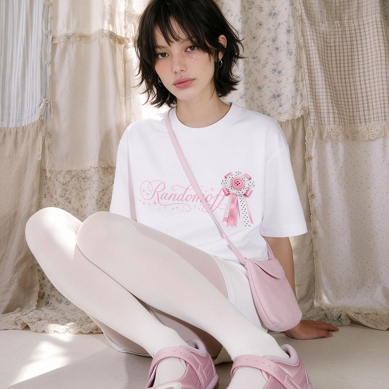 RANDOMOFF（ランダムオフ）の「PINK ROSETTE T-SHIRT (2color)（Tops）」