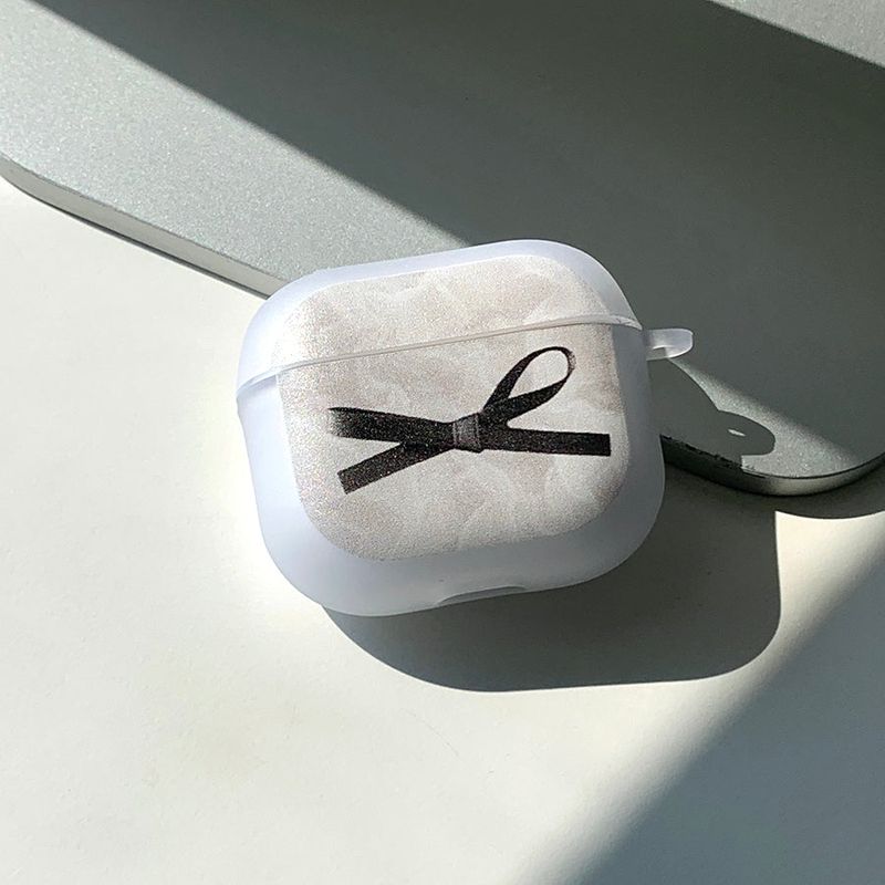 Lace Black Core AirPods Case_matt