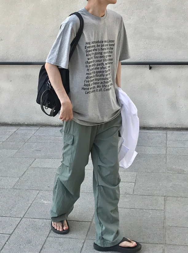 Square frame lettering shorts sleeve T