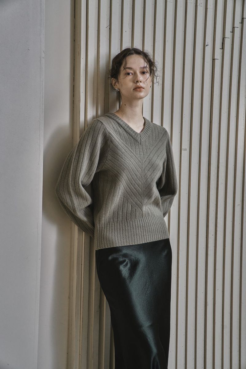 RIBBED V-KNIT TOP_L.GREEN