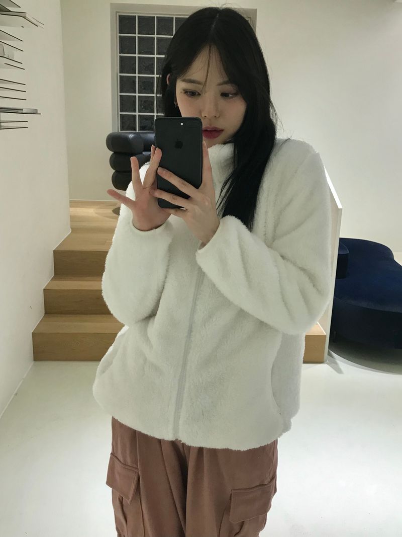 Fluffy fleece zip-up jacket