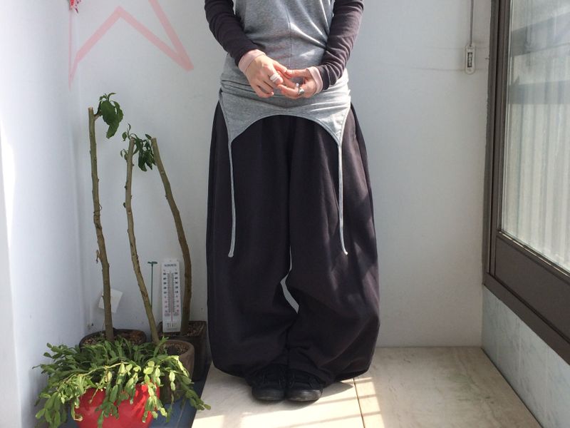 loose-fit strap sleeveless