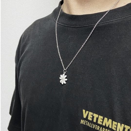 Pearl daisy Necklace