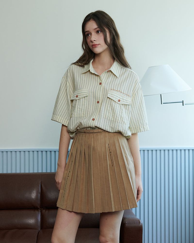 【MADE】LOGO PRINT PLEATED SKIRT [BEIGE]