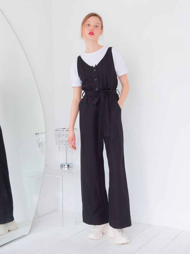 SLEEVELESS BUTTON JUMPSUIT_BLACK