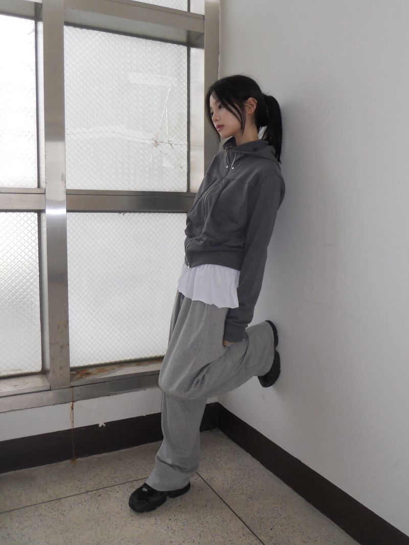 stud hood zip-up
