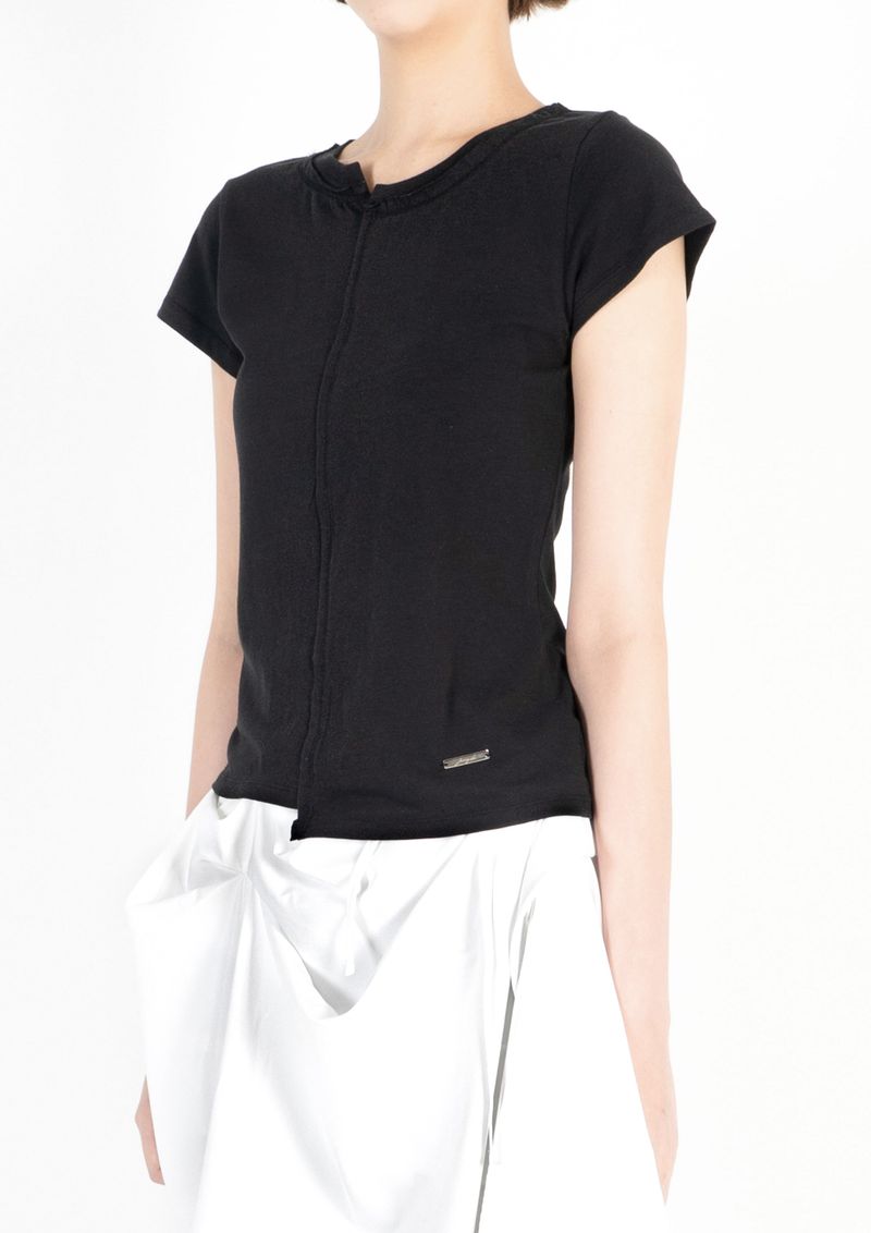 OFFSET HALF RAW TEE . BLACK