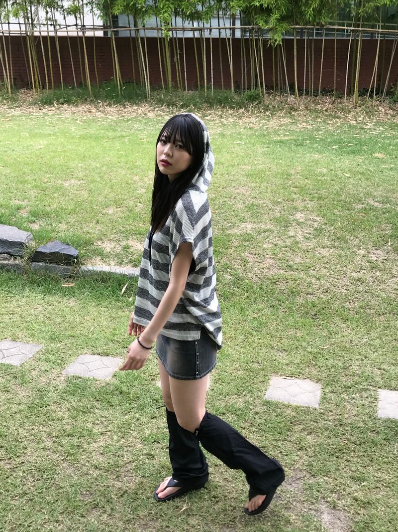 Grunge stripe knit vest
