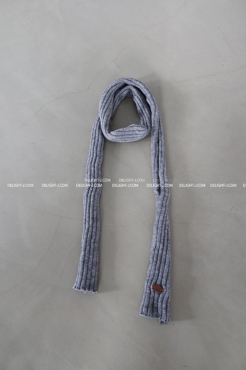 V-neck knit patch long muffler