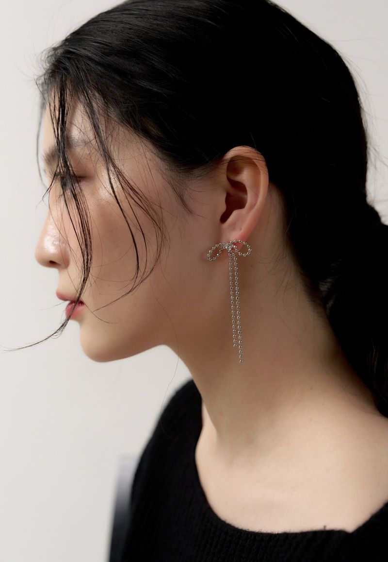 holi long ribbon earring - silver