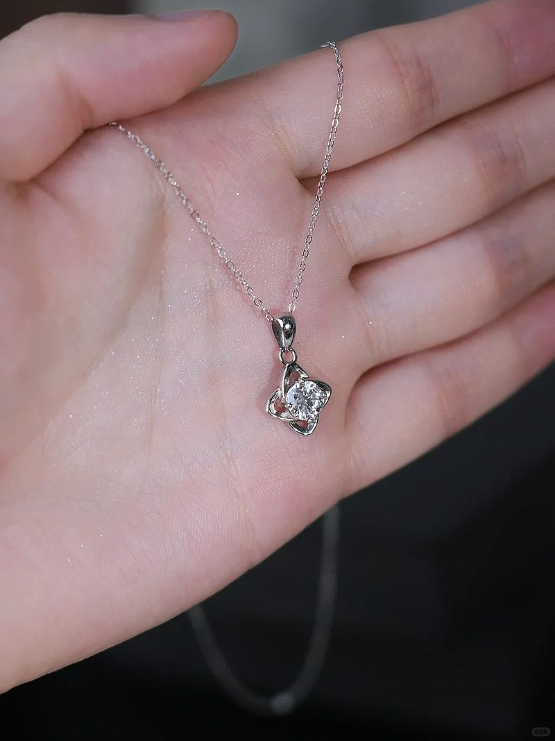 Such a shiny necklace