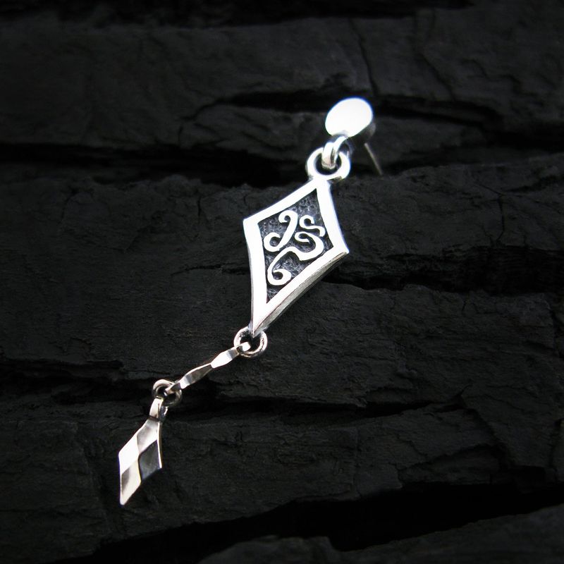 BT dia-D silver earring