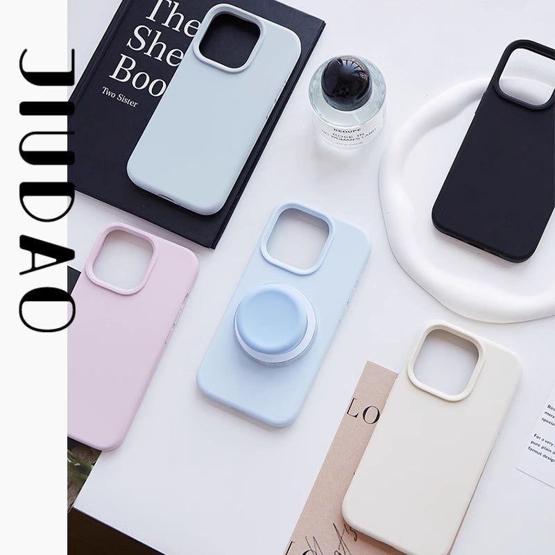 CLAIT AOUF(クレイト アウフ)の「マグネットリキッドシリコンスマホケース for iPhone 16 Pro(スマホグッズ/小物)」