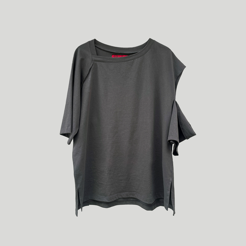 Still Lethardy(スティル レサーディ)の「SLIP NECK OVERLOCKED TEE(Tops)」