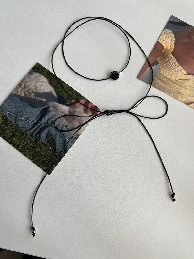 bn Classic Black Cowhide Rose Rope Strap Necklace