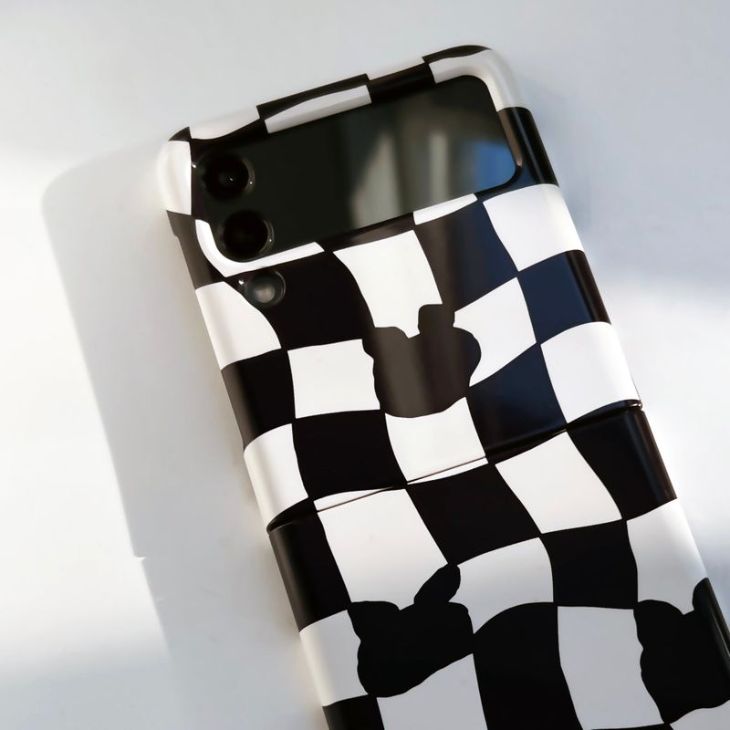moorugi(モールジ)の「Checkerboard Black Zflip Case(Hats)」
