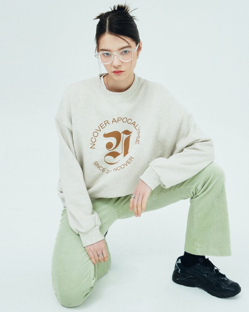 ROMAN TYPO LOGO SWEATSHIRT-BEIGE