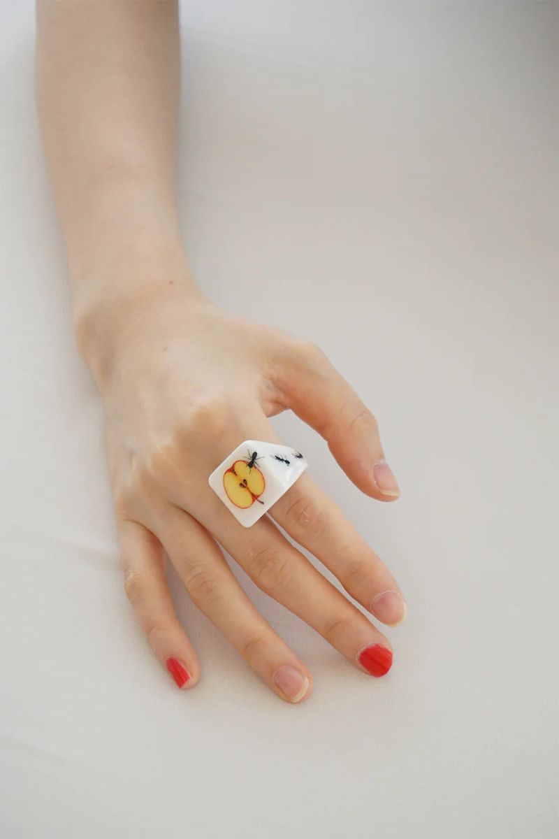 APPLE HUNT RING (White)