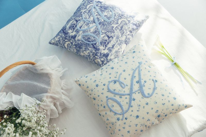 azulejo collection A embroidery cushion