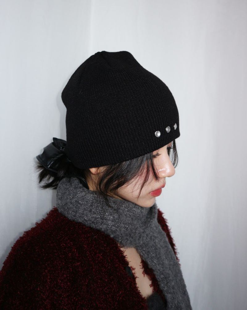 UZYOUNG(ユズヨン)の「3 Cubic studded ribbed beanie (for men and women)(Hats)」
