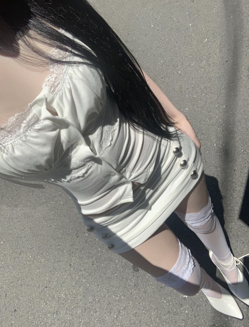 suzen（スゼン）の「Arzen strap lace top (white)（Tops）」