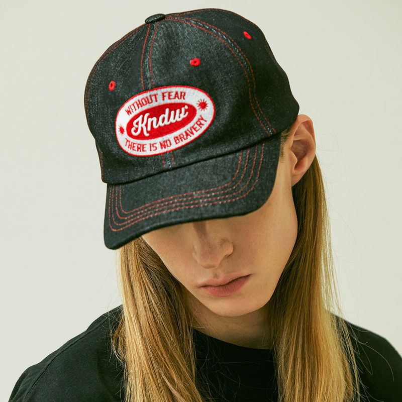 KND（ケイエンド）の「KNDW ロゴワッペンデニムトラッカーキャップ（帽子）」
