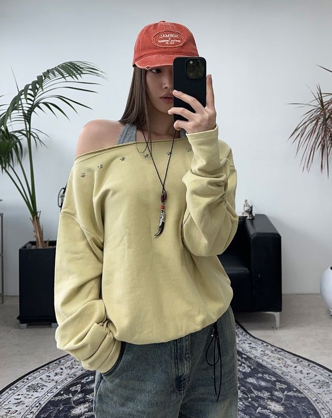SATIIIZ（サティーズ）の「Kane Star Off-Shoulder Sweatshirt（Tops）」