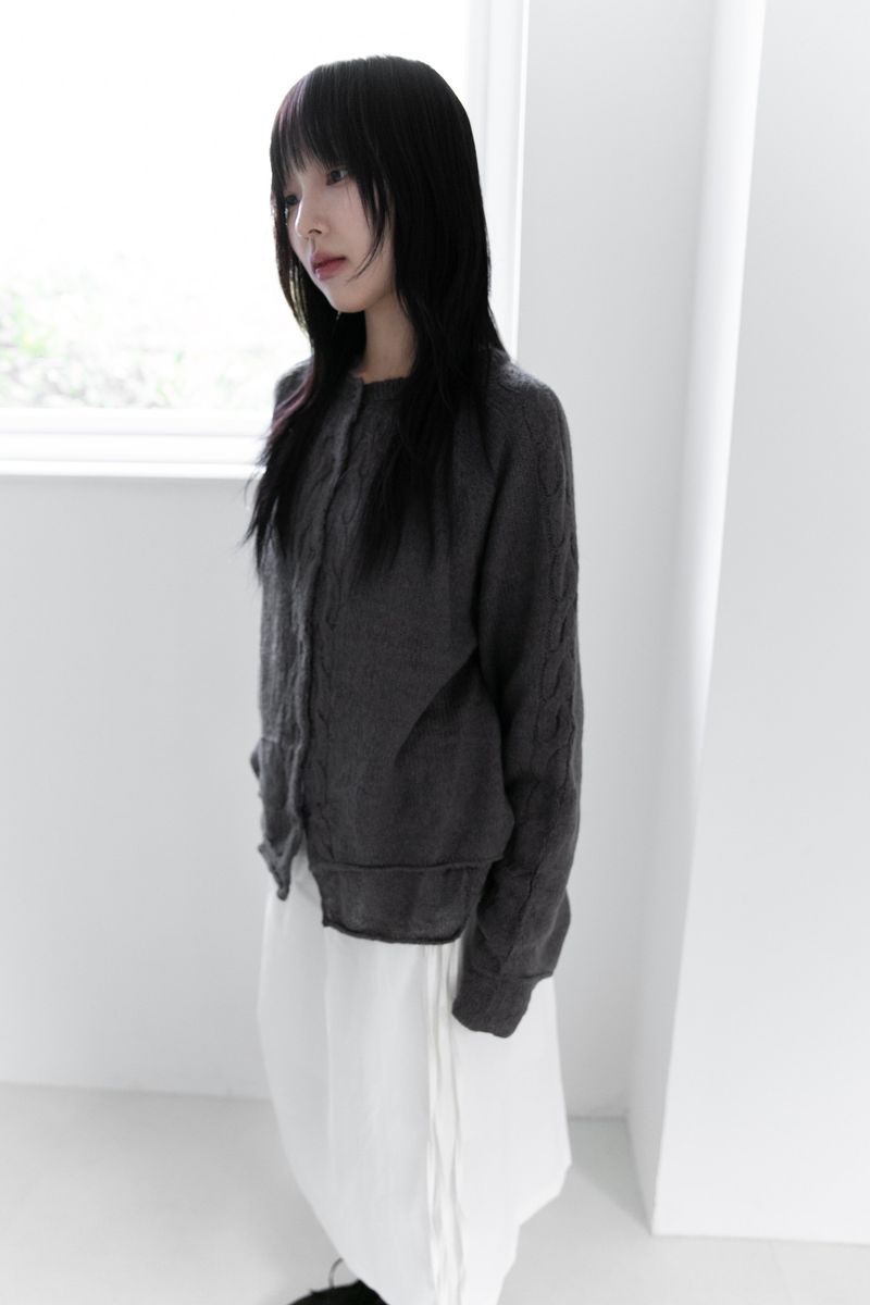 omoosoohy（オムスヒ）の「layered cable cardigan(3colors)（Tops）」