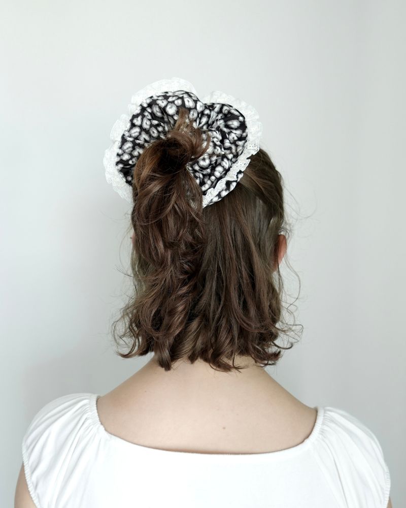 Leopard ruffle scrunchie 003