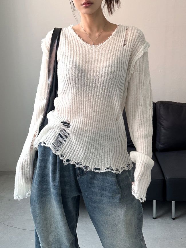 Reverse damage V-neck knitwear