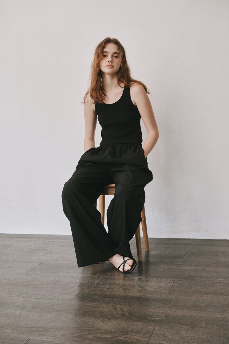 Round sleeveless (Black)