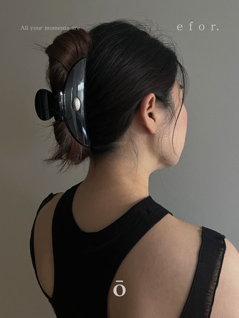 e f o r .（エフォール）の「ロゴボタンヘアクリップ L（ヘアアクセサリー）」