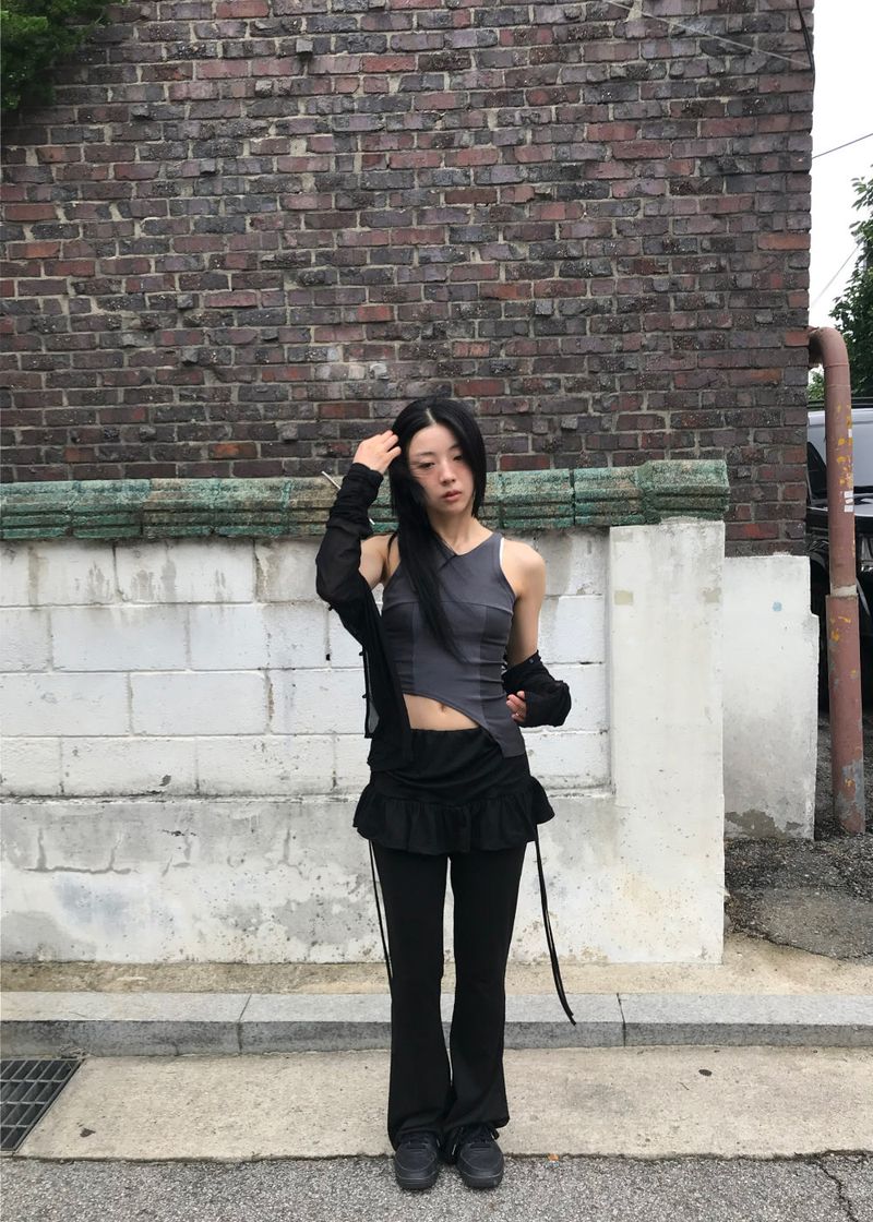 RUFFLE ON PANTS