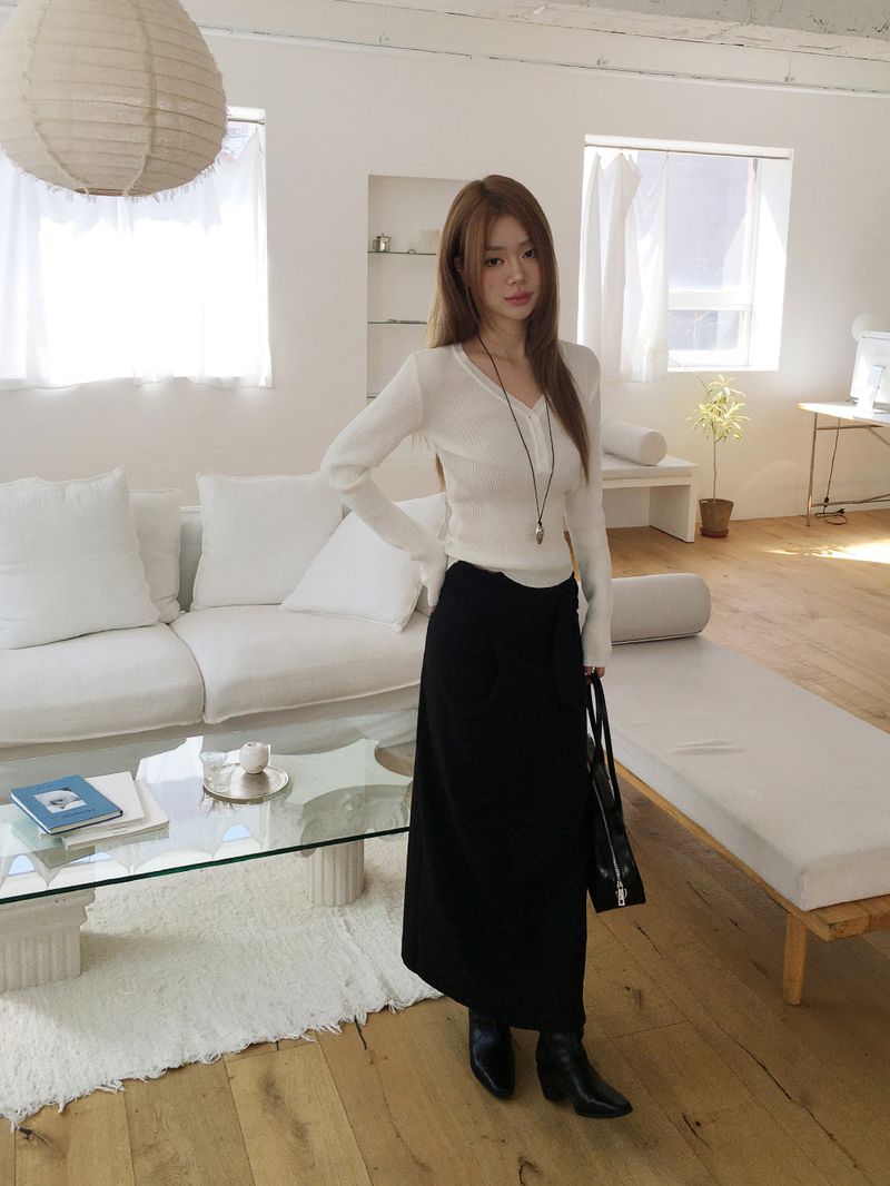 Usual v button knit