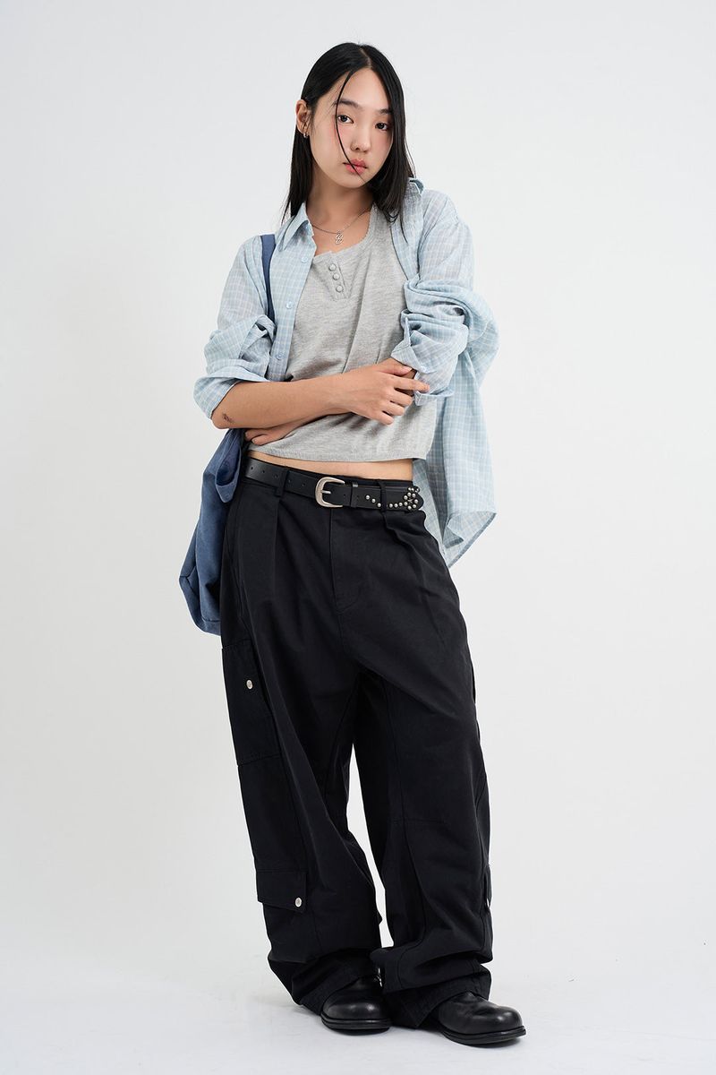 Silk button sleeveless knit top