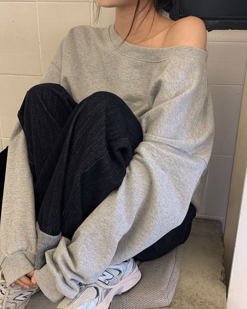  Kya off-shoulder man-to-man