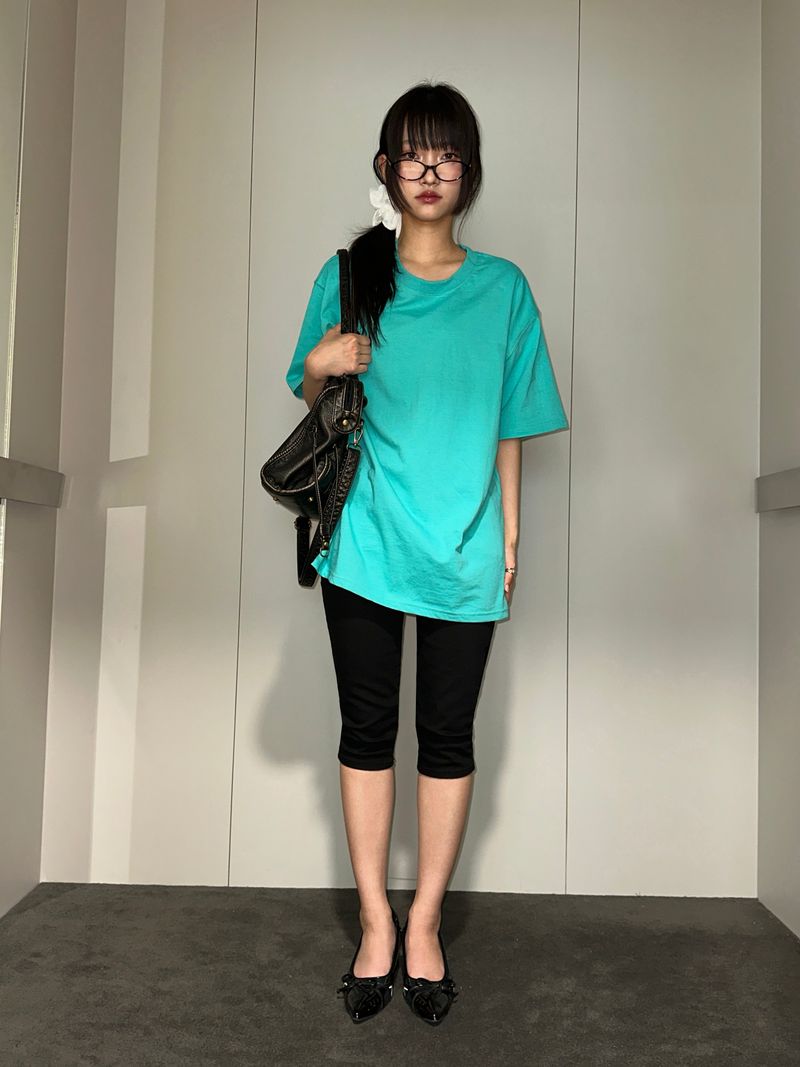 バックピース ホットフィックス スタッズ ビビッド オーバーサイズTシャツ - 3カラー