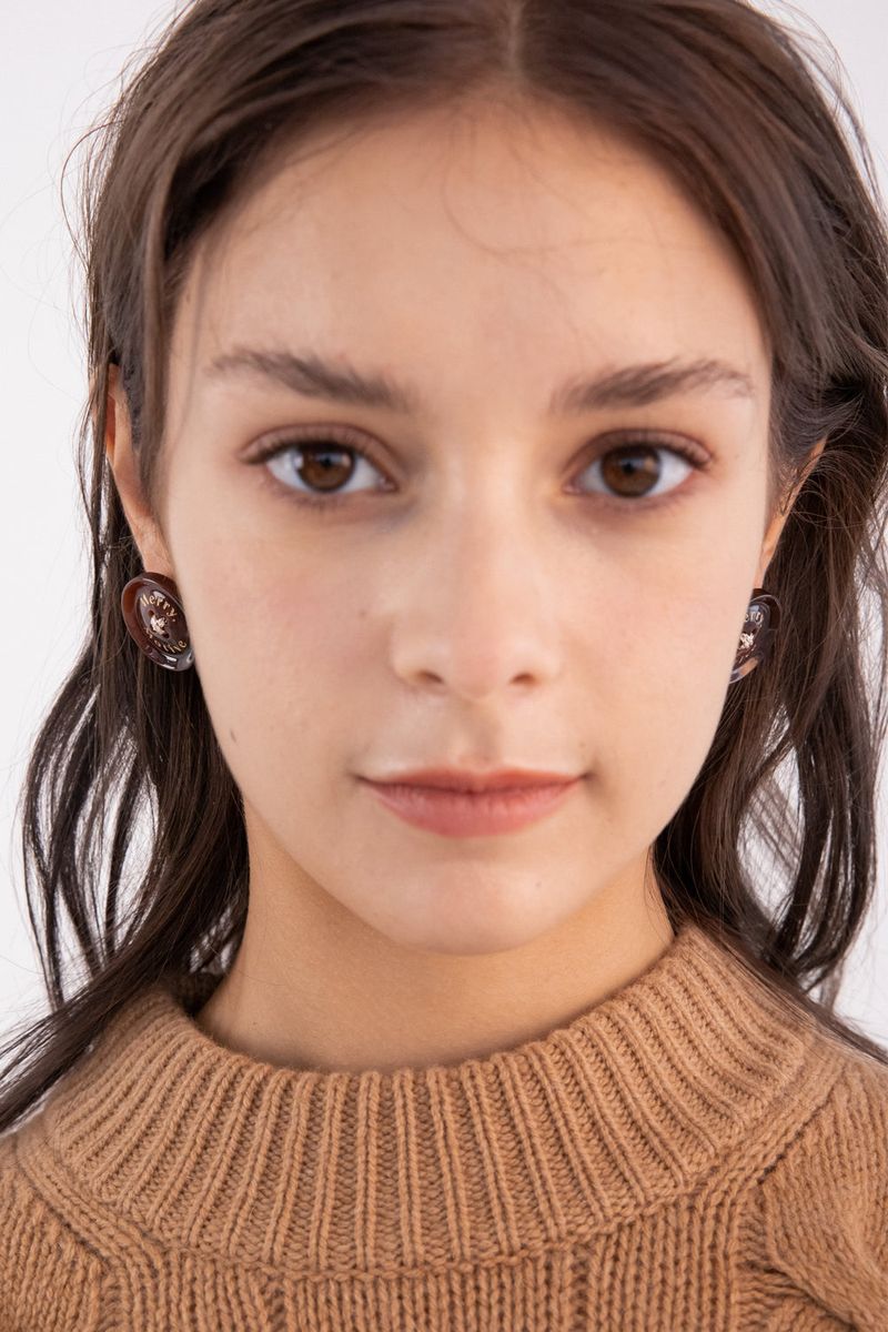 Merry,Motive signature button earring (Wine)