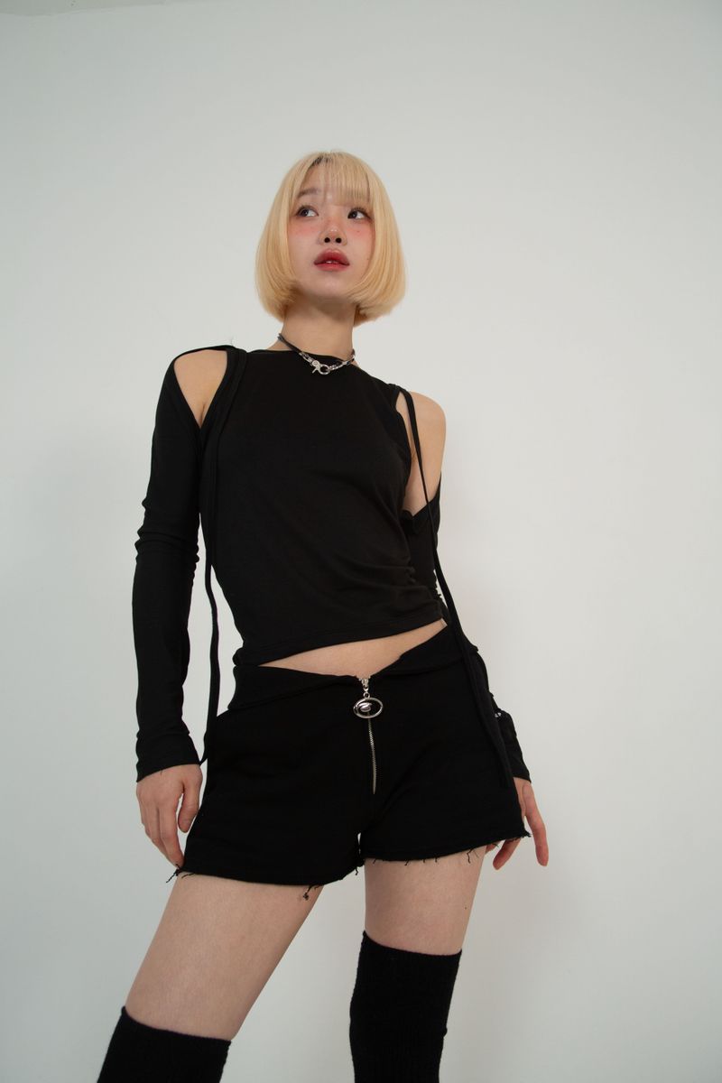 BFEEP（ビーピーピ）の「ネックストラップTシャツ_BLACK（トップス）」