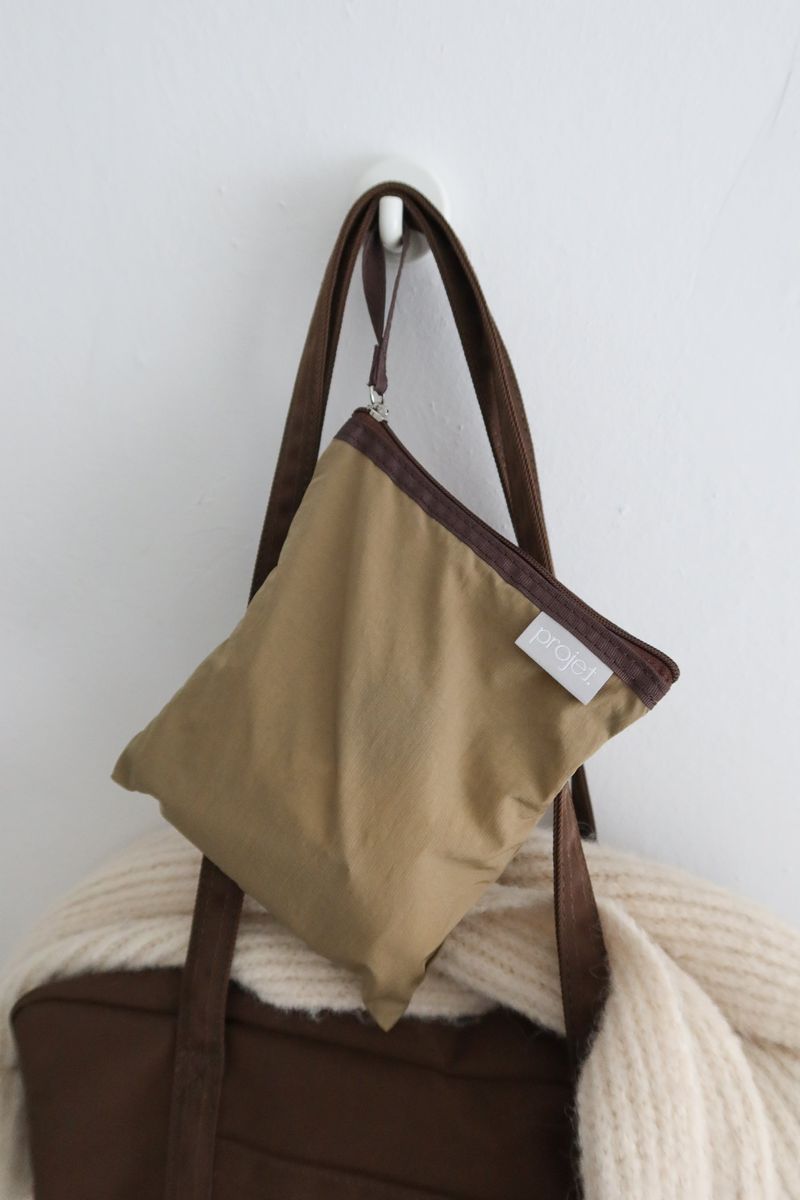 flat pouch (camel brown)